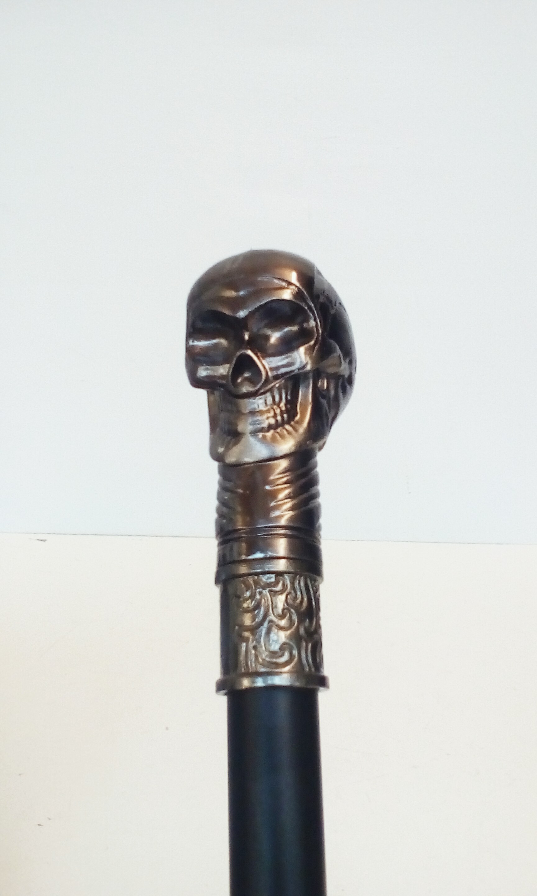 Walking stick with stylised skull finial