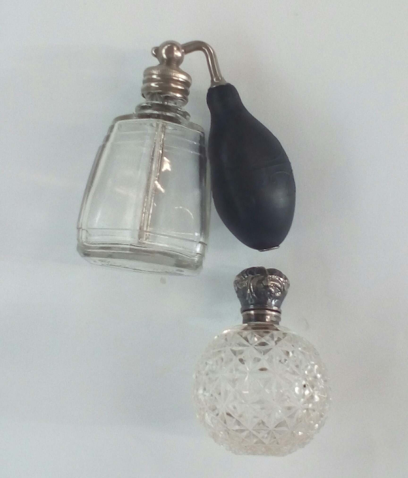 Atomiser and scent bottle