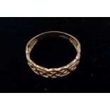 9 ct gold band, size N