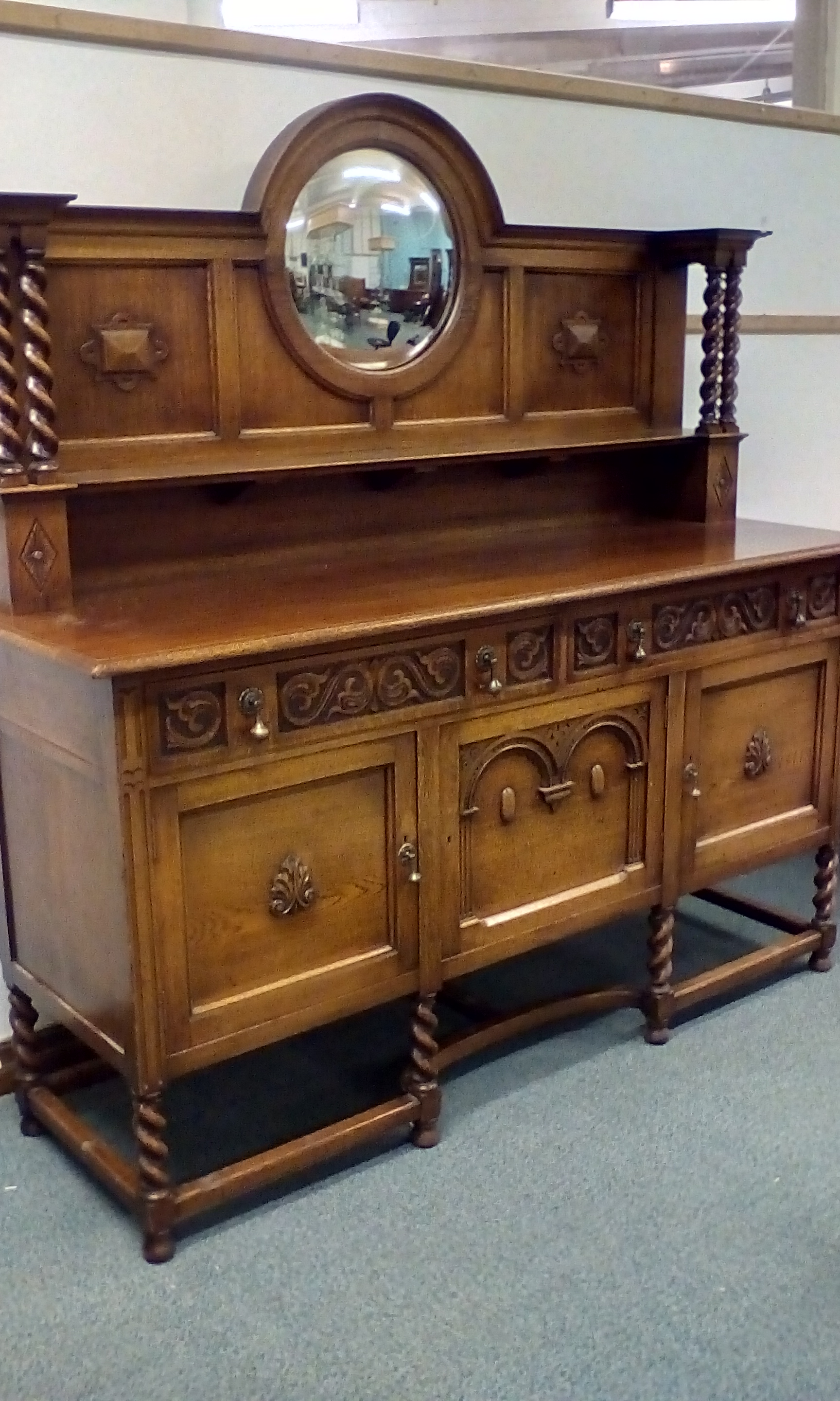 Oak Arts & Crafts style sideboard with carved deco - Image 2 of 2