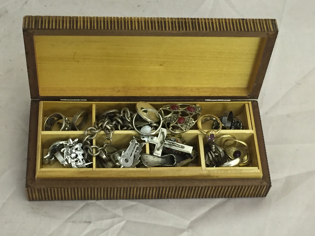 A quantity of dress jewellery to inc silver and gold rings,
