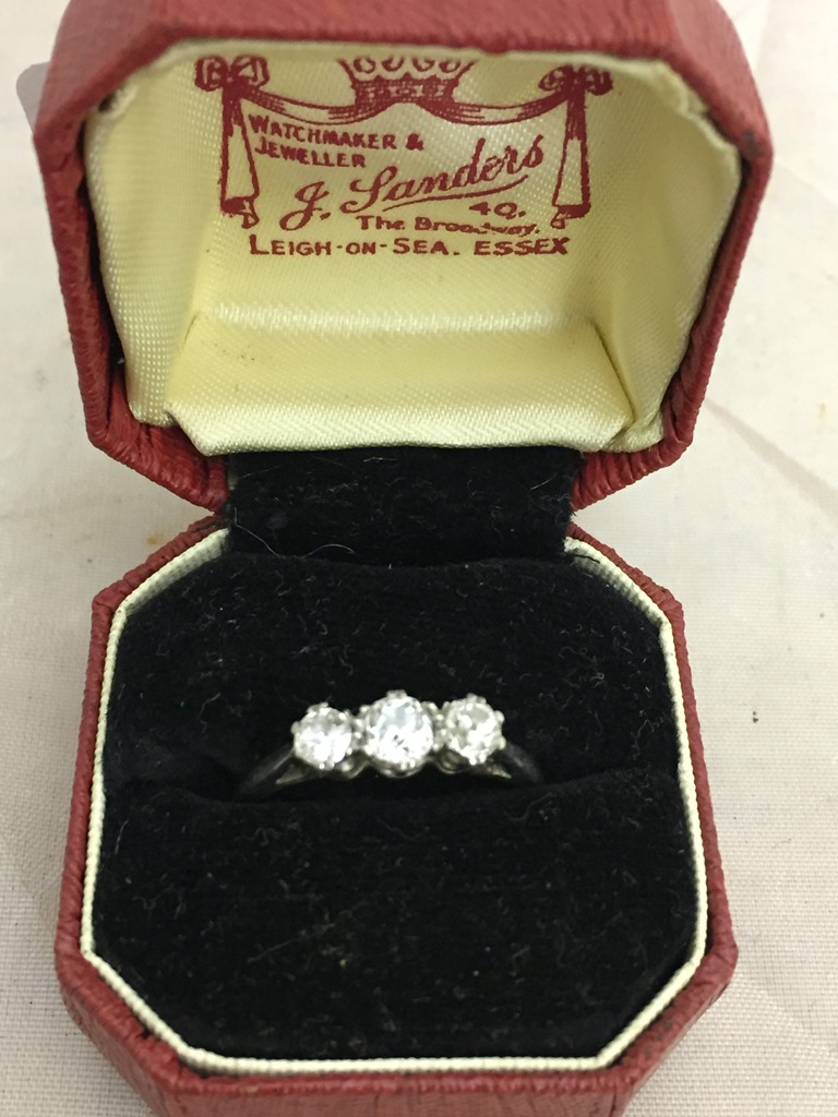 An 18ct diamond trilogy ring