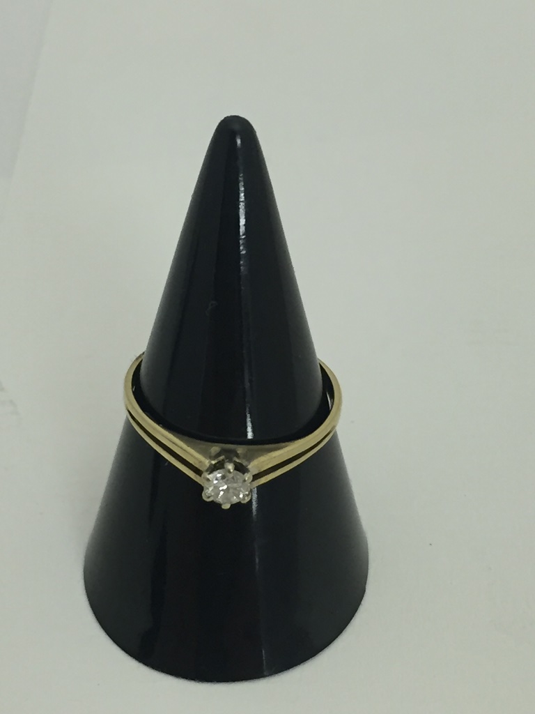 A 9ct gold diamond solitaire ring