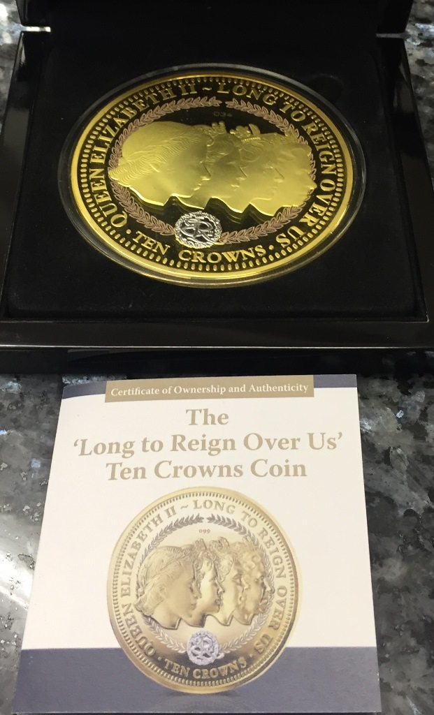 A cased "Long to Reign Over Us" TDC 10 crown proof coin 34/499,