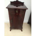 An edwardian mahogany pot cupboard