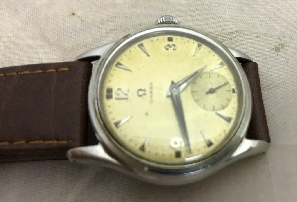 A gentleman's vintage Omega wristwatch with subsidiary dial and 3/9/12 indicators