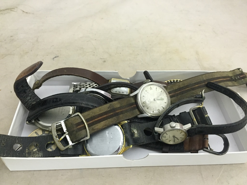 A quantity of vintage watches to inc a ladies Zenith and gentleman's Tissot