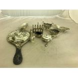 A mixed lot of silver items of various dates and makers,