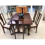 An Edwardian mahogany dining table;