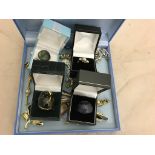 A quantity of dress jewellery to inc paste set animal brooches and dress rings,