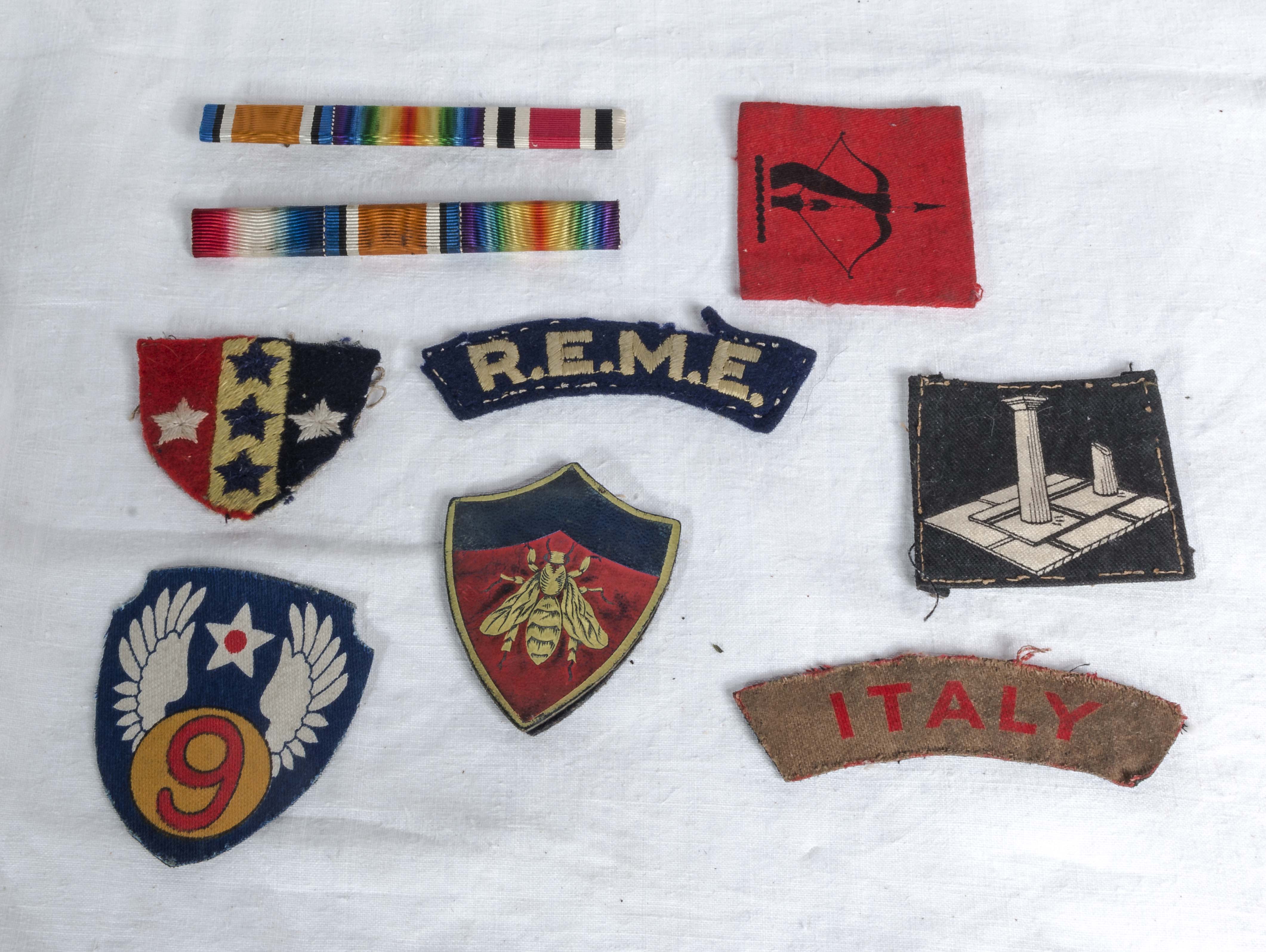 A collection of cloth badges - Bild 2 aus 4