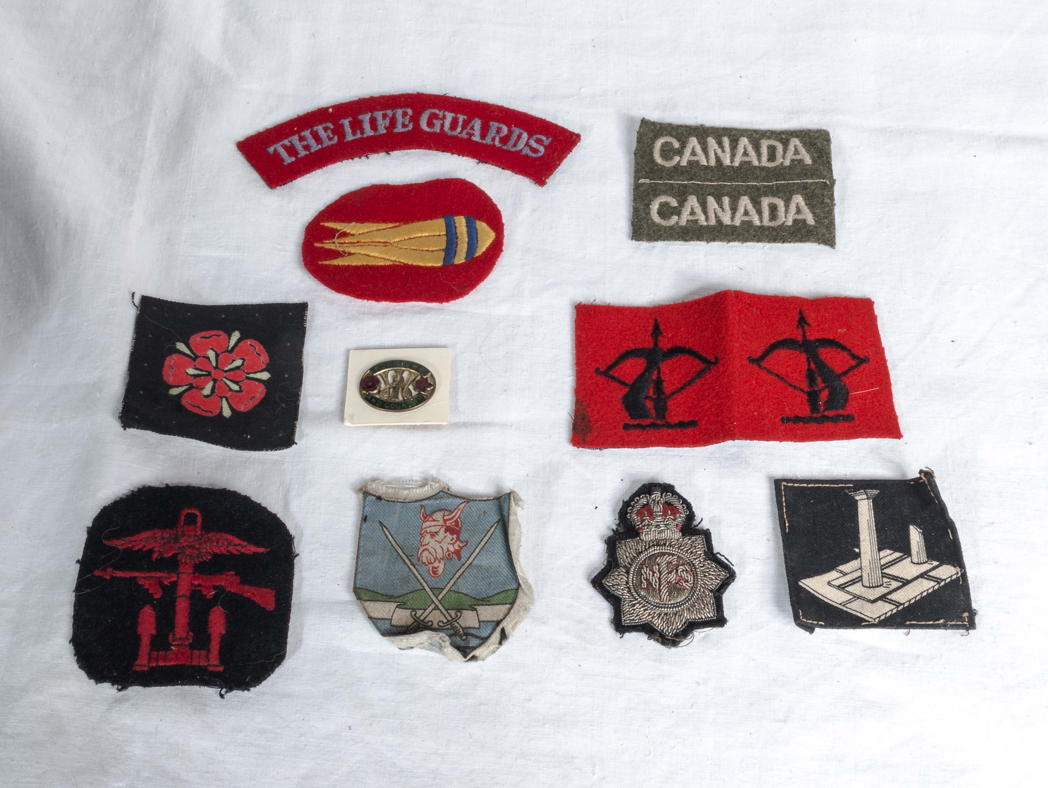 A collection of cloth badges - Bild 3 aus 4