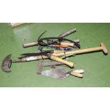 A quantity of garden tools