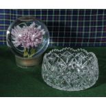 2 glass items/