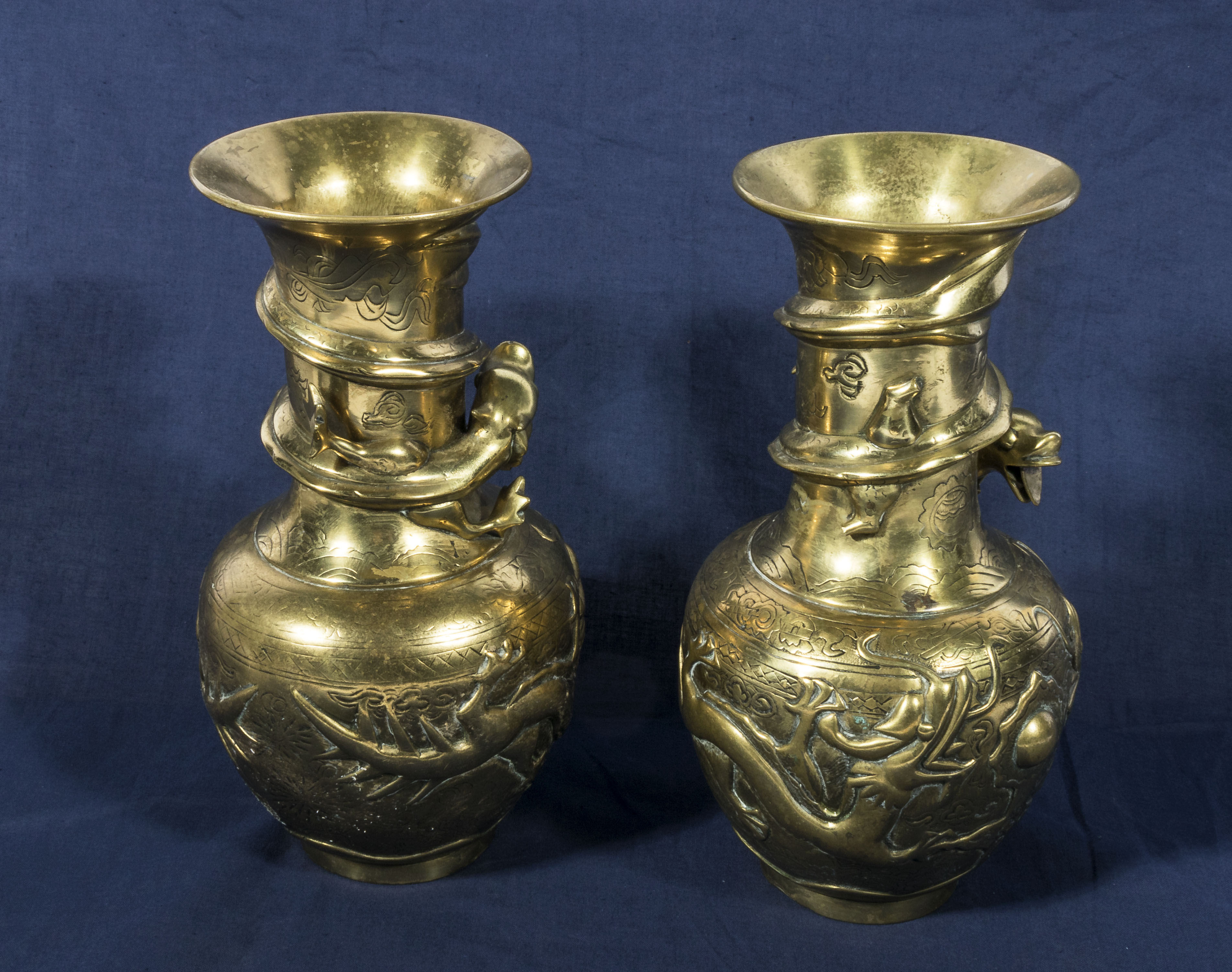 A pair of antique bronze Chinese vases, marked to base - Image 3 of 5