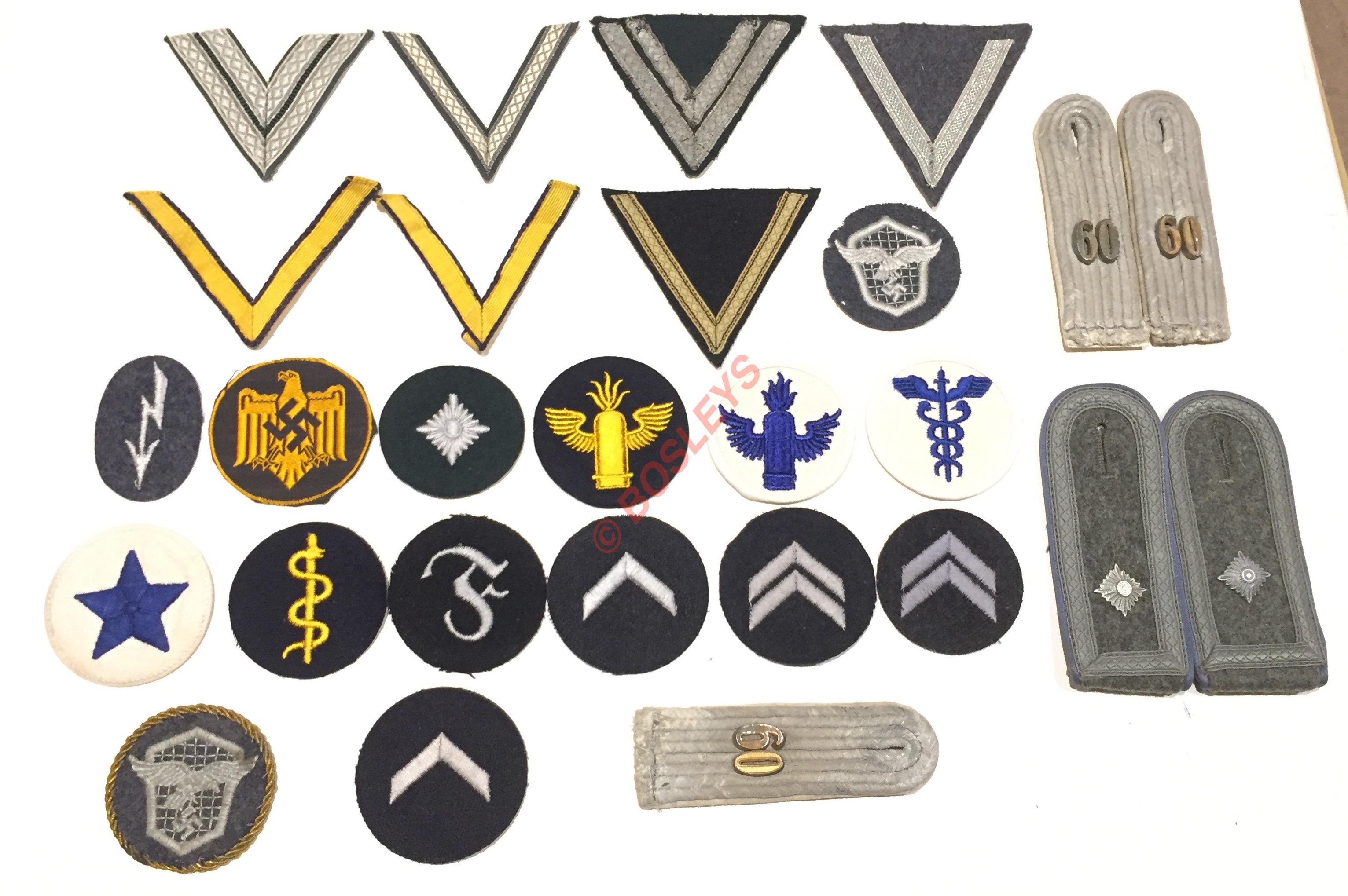 German Third Reich various cloth insignia.7 assorted Wehrmacht chevrons ... 14 assorted arm/trade