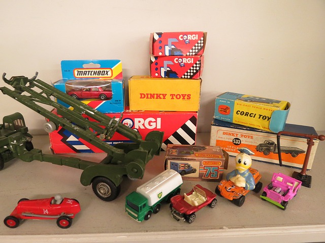 A selection of Dinky, Corgi, Diecast and other mixed toys, some boxes
