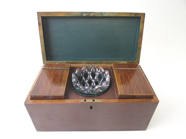 An early 19th century exotic hardwood, string inlaid tea caddy with fitted interior - Image 2 of 2