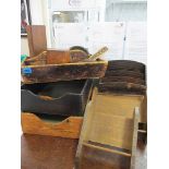 A quantity of vintage treen and desk related items