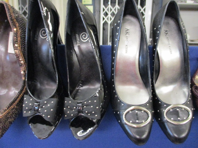 A selection of ladies designer shoes to include Charles Jourdan stilettos in turquoise, size 6 1/2 - Image 7 of 7