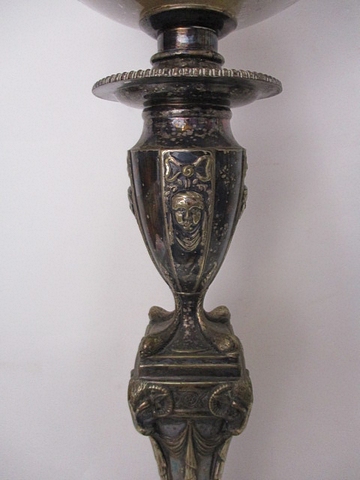 A late Victorian silver plated oil lamp having a clear glass reservoir with line cut decoration, - Image 2 of 5