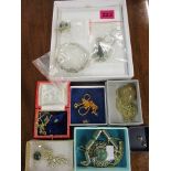 Silver, white metal, gold and other jewellery to include items set with jade, a gold necklace set