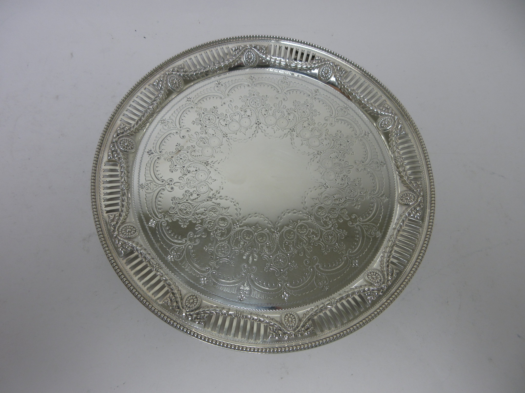 A Victorian circular Salver with scroll and rosette engraving, pierced floral swag and beaded border - Image 4 of 5