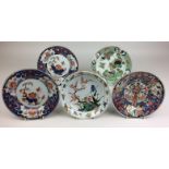 Five Chinese porcelain Dishes, 18th/19th Century,Comprising a pair of famille noir plates,