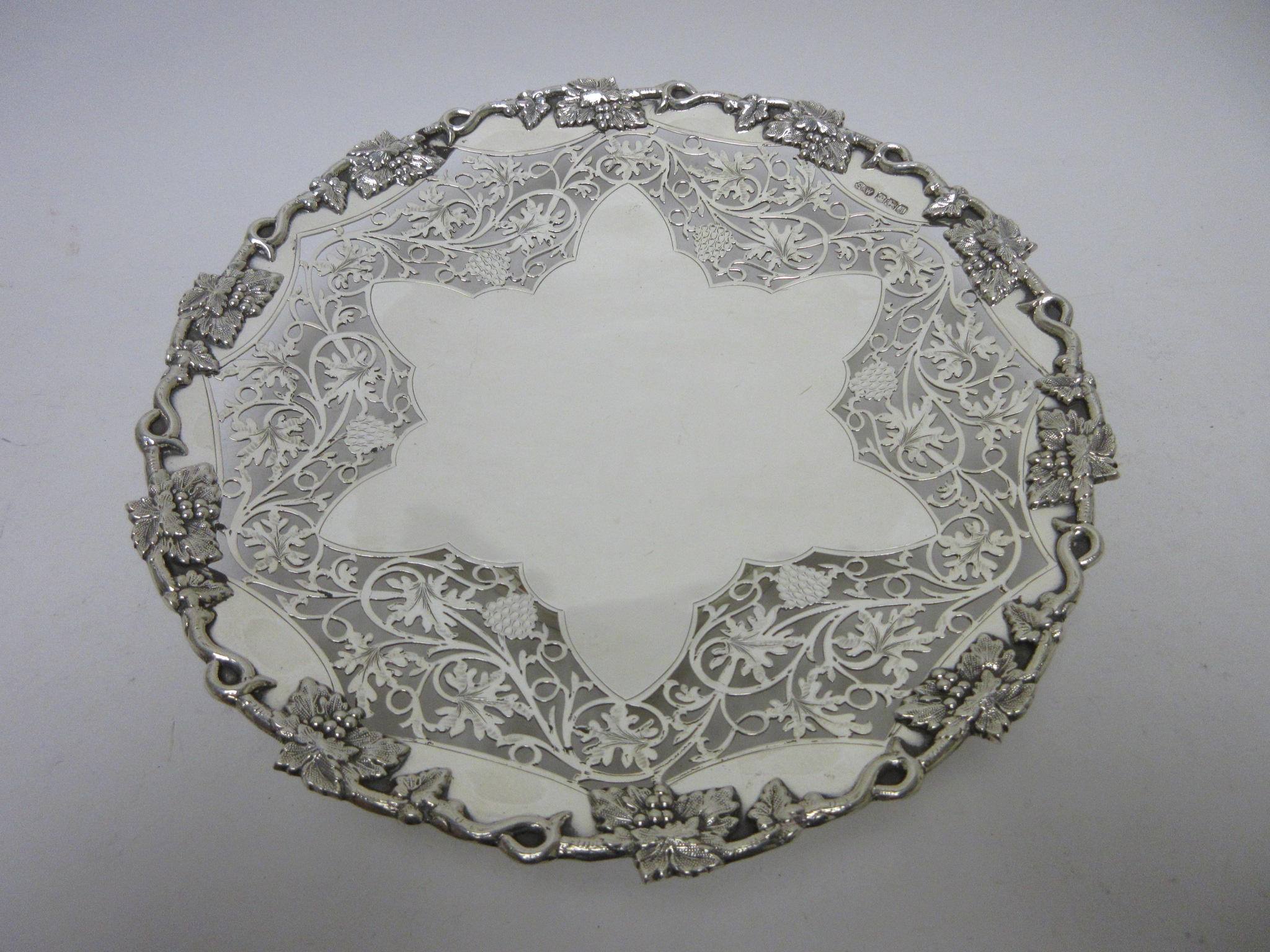 A Victorian circular Salver with scroll and rosette engraving, pierced floral swag and beaded border - Image 2 of 5