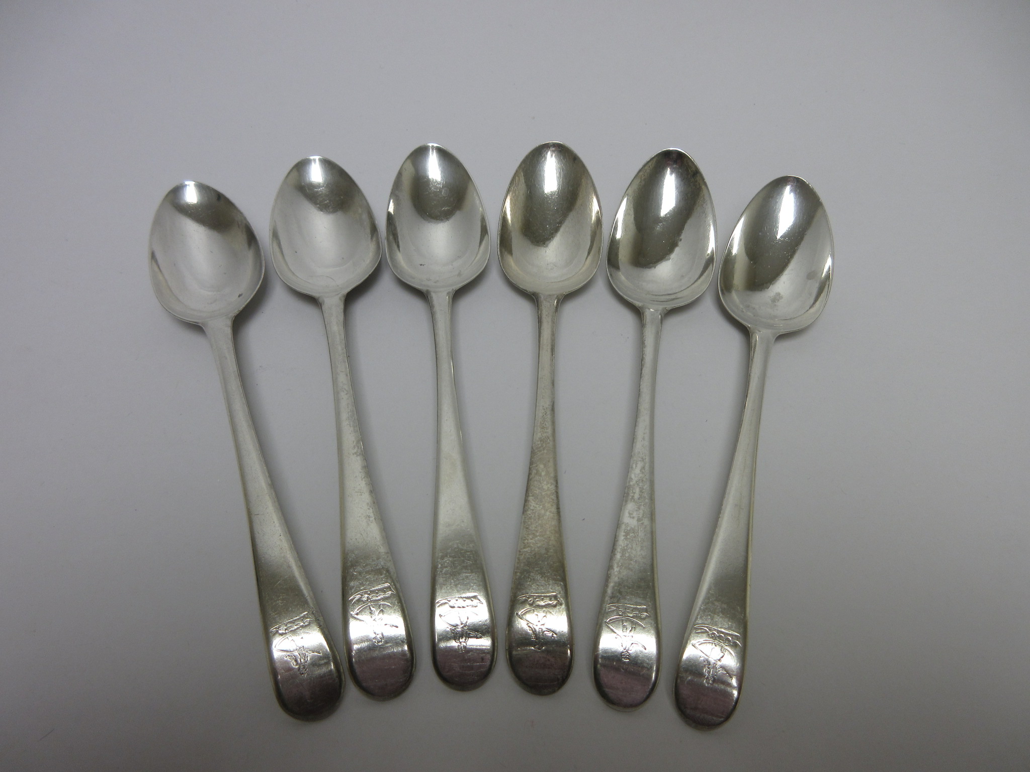 Six George III silver Dessert Spoons old english pattern engraved crests, London 1787, maker: Hester - Image 2 of 3