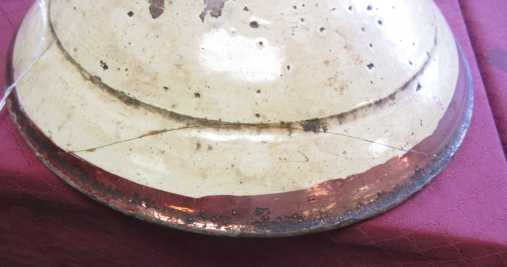 A 17th century Hispano-Moresque lustre Bowl, probably Manises (Valencia), painted in ruby lustre - Image 6 of 6