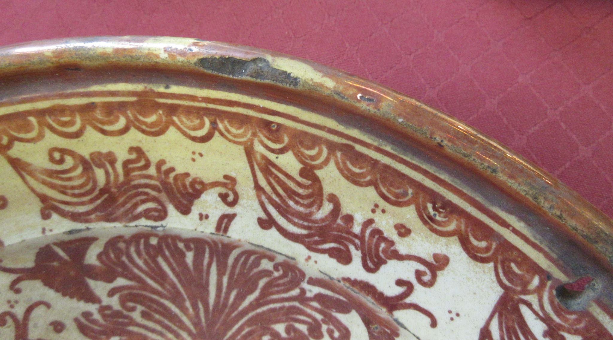 A 17th century Hispano-Moresque lustre Bowl, probably Manises (Valencia), painted in ruby lustre - Image 4 of 6