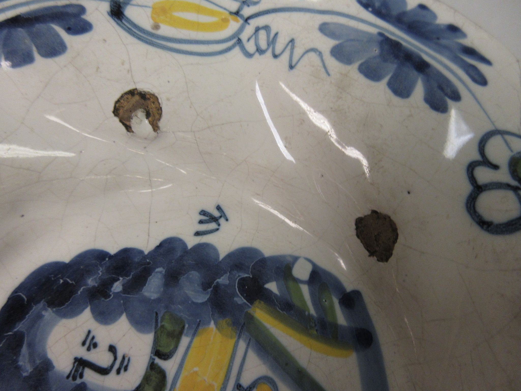 A late 17th Century Dutch Delft lobed Dish, painted to the centre with a naive portrait of William - Image 5 of 9