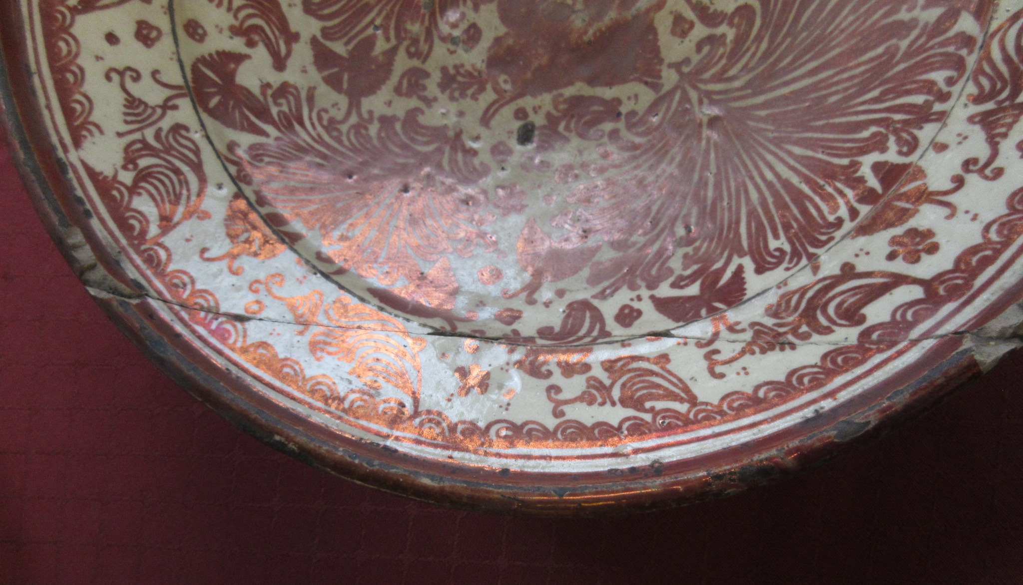 A 17th century Hispano-Moresque lustre Bowl, probably Manises (Valencia), painted in ruby lustre - Image 3 of 6