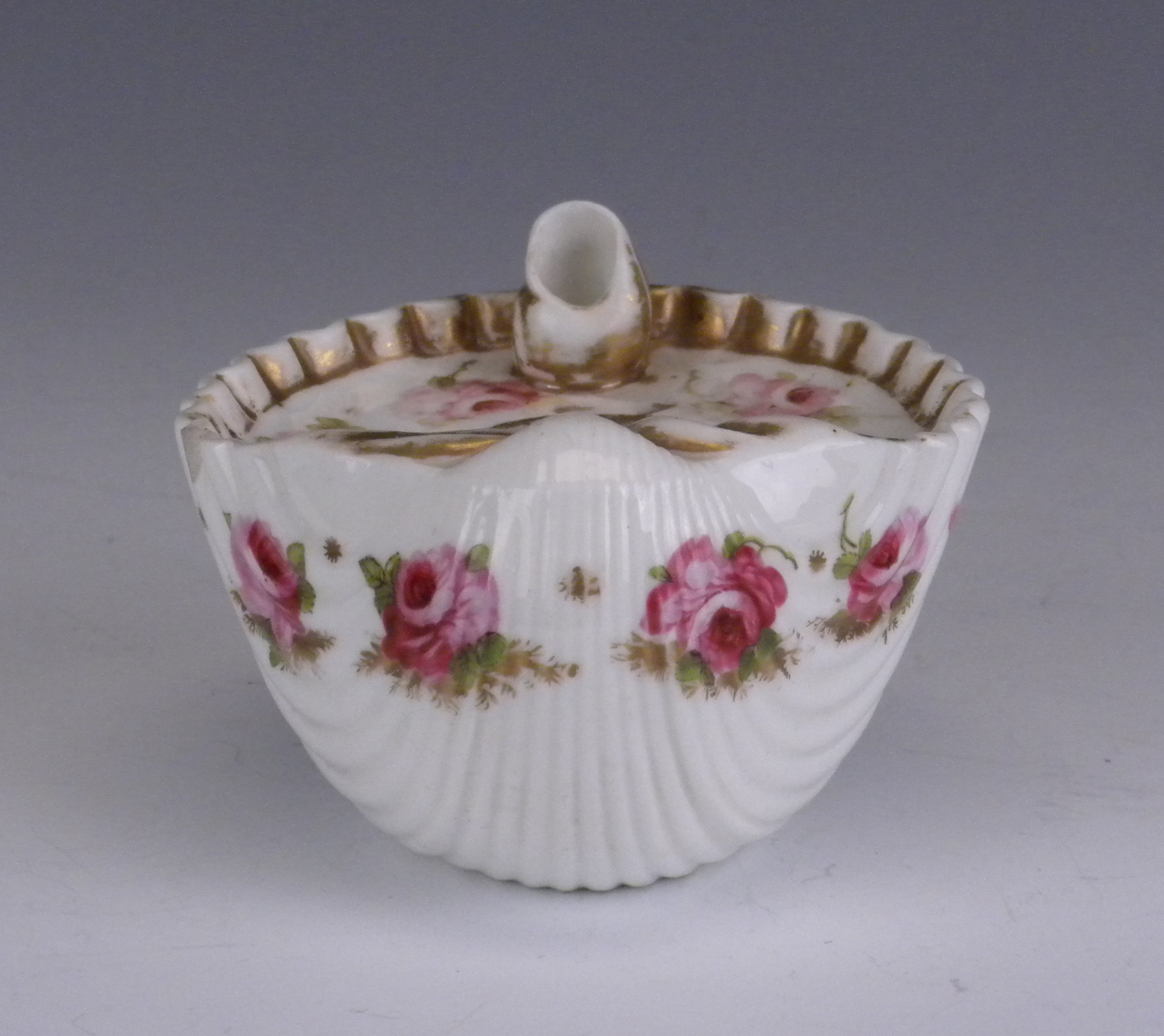 A Swansea porcelain shell Inkwell, circa 1815-1818, locally painted with rose sprigs on gilt seaweed - Image 2 of 2