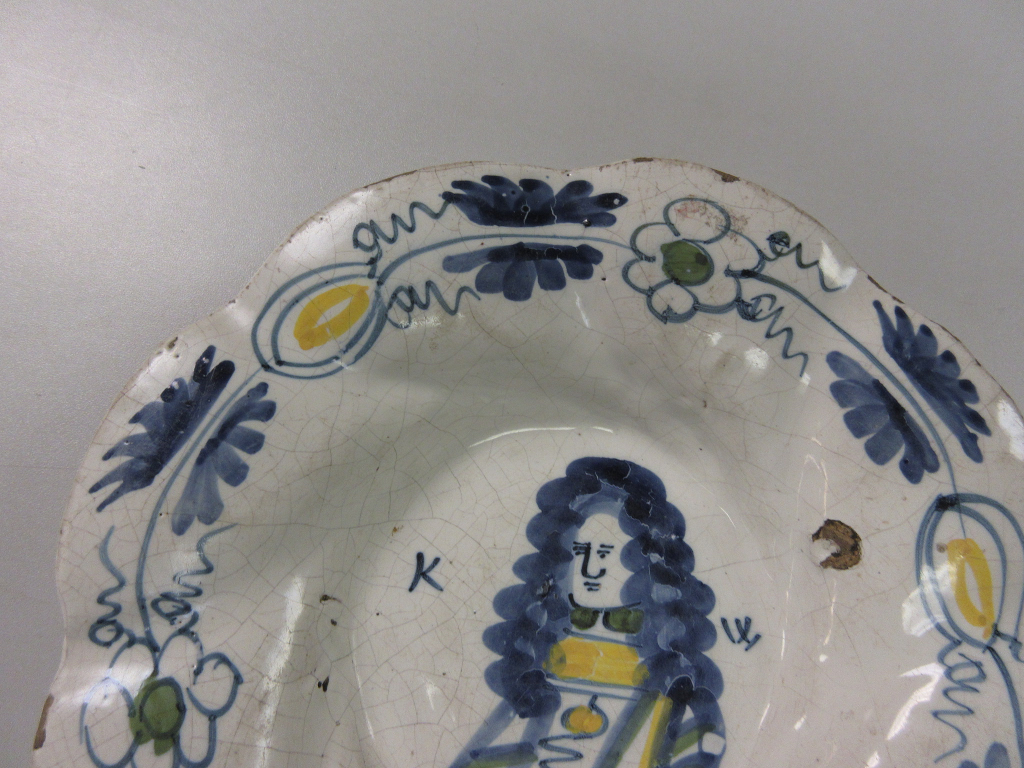 A late 17th Century Dutch Delft lobed Dish, painted to the centre with a naive portrait of William - Image 4 of 9