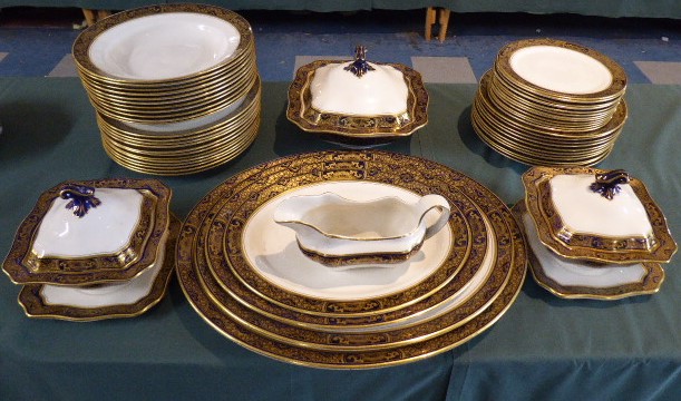 A Solian Ware Part Dinner Service to Include Three Graduated Meat Plates,