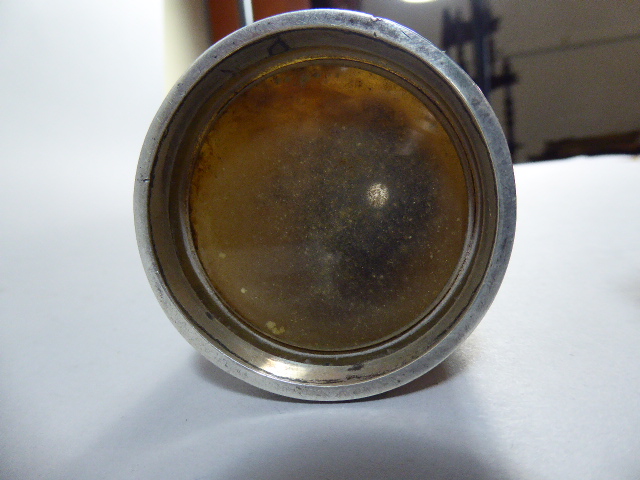 A Good Quality 19th Century Leather Cased and Silver Mounted Horn Saddle Flask. - Image 4 of 4