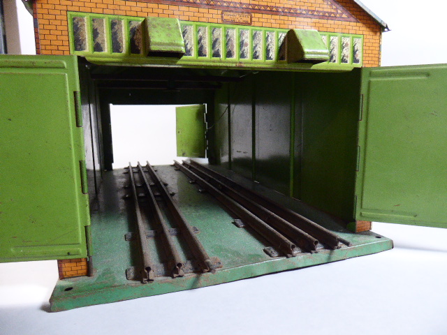 A Hornby Three Rail 'O' Gauge No2 Engine Shed. - Image 2 of 4