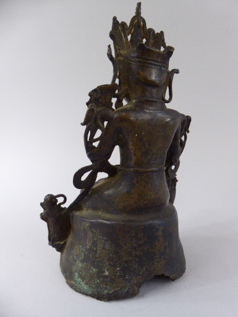 A Nice Quality Oriental Bronze Figure of a Seated Buddha on a Lotus Throne with Two Small - Image 2 of 3