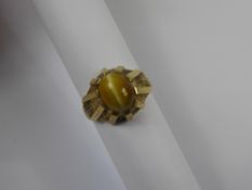 A Vintage 9ct Gold Tiger's Eye Ring, size S, stone measures 9.5 x 7.8 mm, approx 4.8 gms