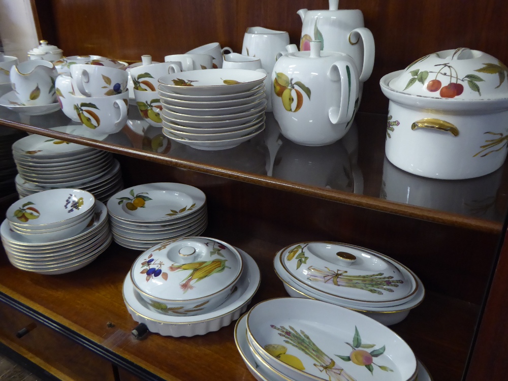 A Set of Evesham Porcelain, including smaller soup plates, two medium soup plates, eight larger soup