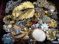 Miscellaneous Costume Jewellery, contained within an antique jewellery box.