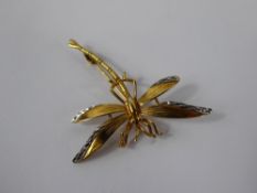 A Lady's 9 ct White and Yellow Gold Dragon Fly Brooch, mm G.S, approx 45 mm, approx 3.4 gms