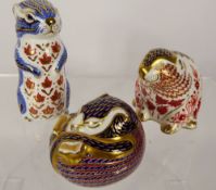 Royal Crown Derby Paperweights, 'Chipmunk' approx 10.5 cms 'Beaver' approx 7.5 cms and a 'Imari