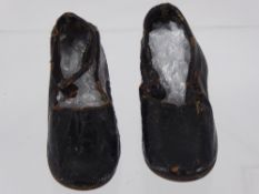 A Pair of Georgian Black Leather Childs Shoes, approx 11 cms.