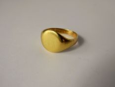 A Gentleman's 18 ct Gold Signet Ring.