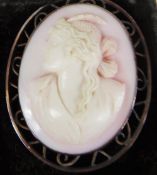 A Lady's 9ct Shell Cameo.