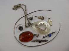 Miscellaneous Items of Jewellery, including silver mother of pearl pendant on silver chain, silver