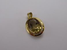 An 18 ct Yellow Gold and Quartz Pendant, approx 18 x 14 mm, approx 5.7 gms